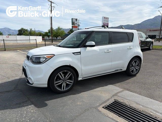 Used 2016 Clear White Kia + image 1