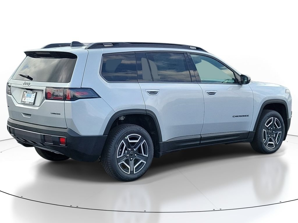 New 2026 Silver Zynith Clearcoat Jeep Laredo image 4