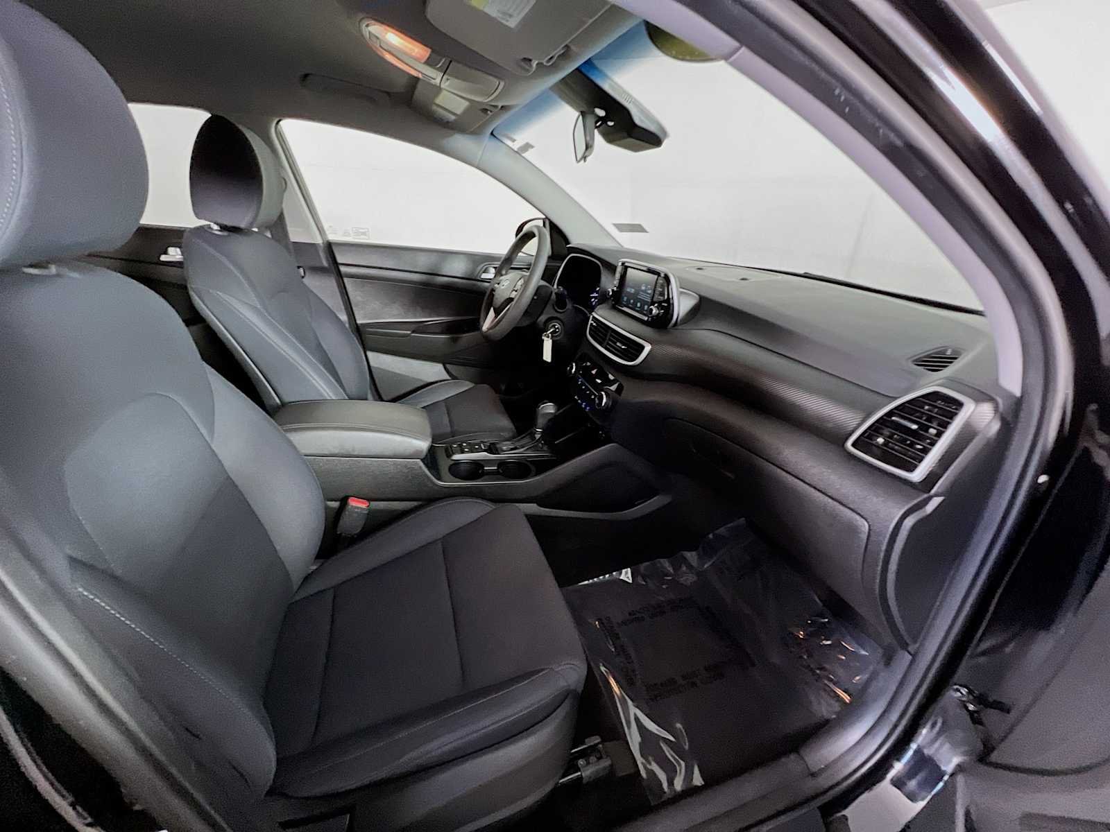 Used 2021 Black Noir Pearl Hyundai SE image 26
