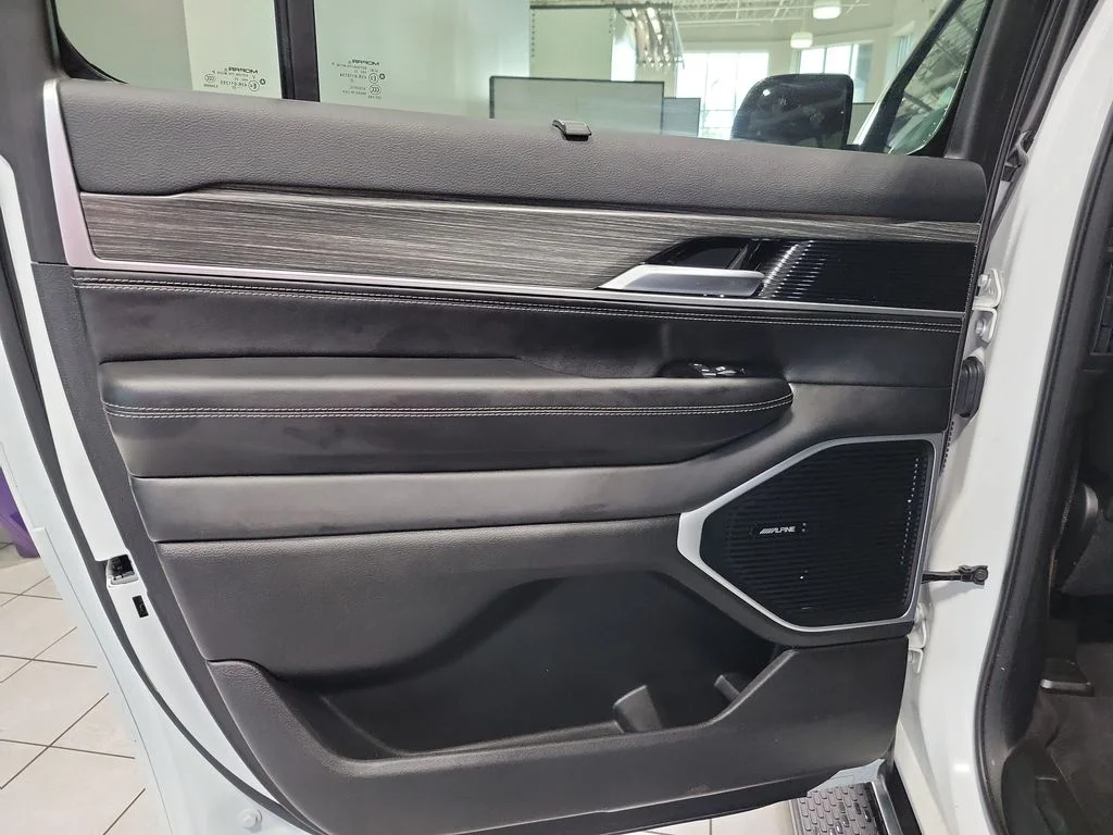 Used 2023 White Jeep Series II image 33