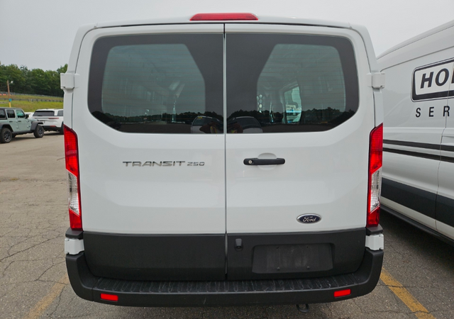 Used 2025 Oxford White Ford Base image 5