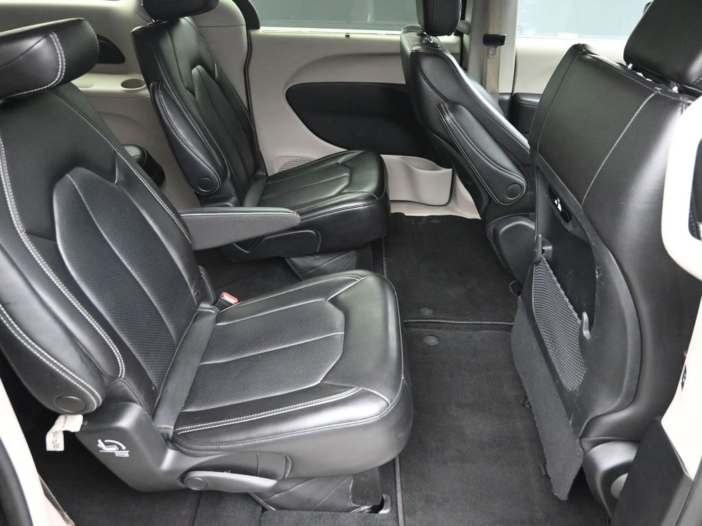 Used 2023 Black Chrysler Touring L image 10