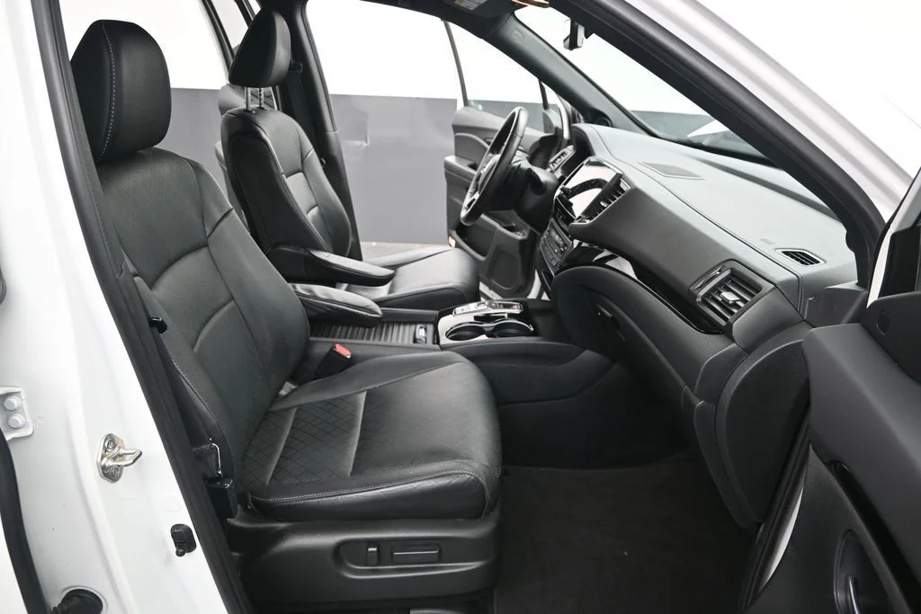 Used 2020 Platinum White Pearl Honda Touring image 28