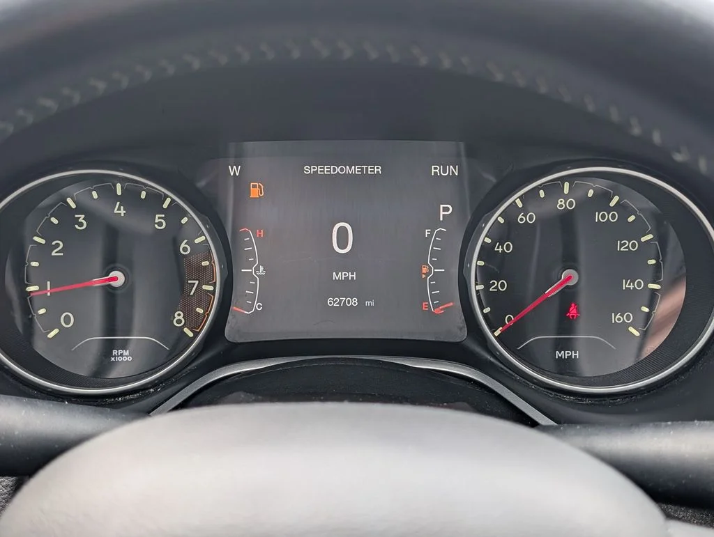 Used 2018 White Jeep Latitude image 14