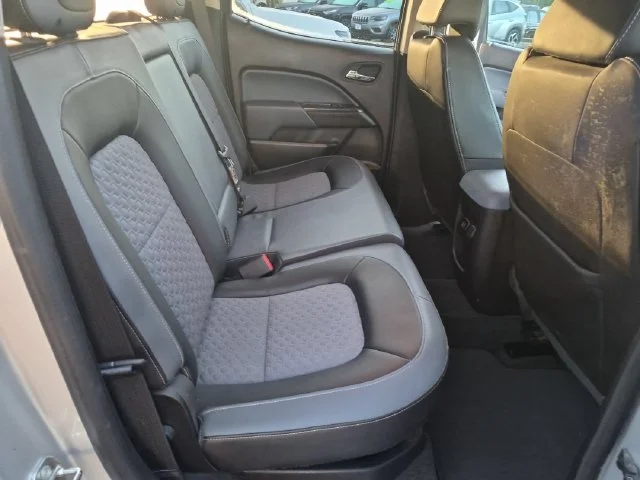 Used 2015 Silver Chevrolet Z71 image 31