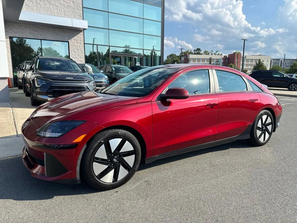 Used 2023 Red Hyundai SE Standard Range image 1