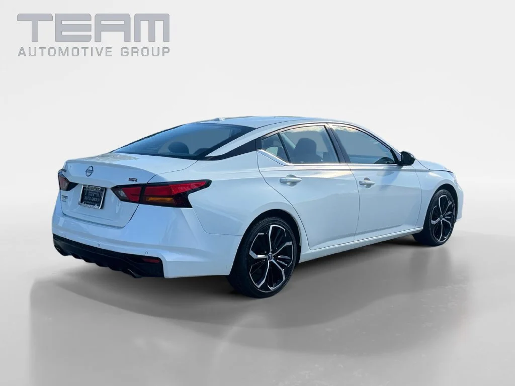 Used 2025 White Nissan 2.5 SR image 7