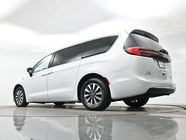 Used 2024 Bright White Clea Chrysler Hybrid Select image 28