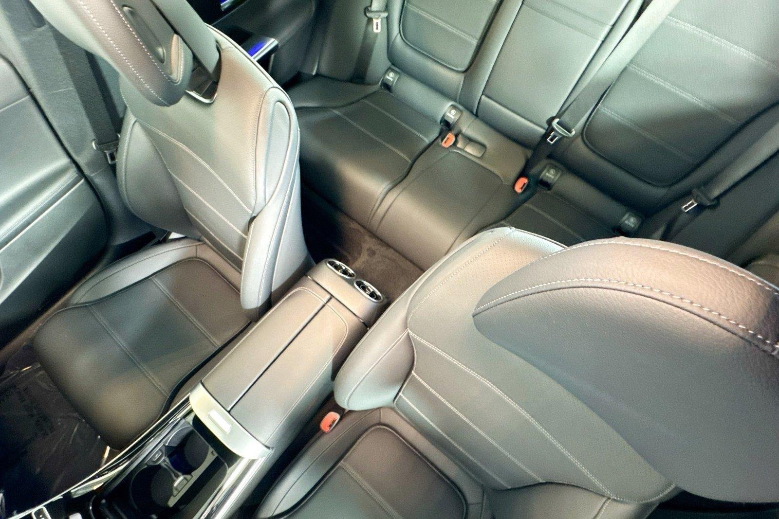 New 2026 Selenite Grey Metallic Mercedes-Benz C 300 image 19