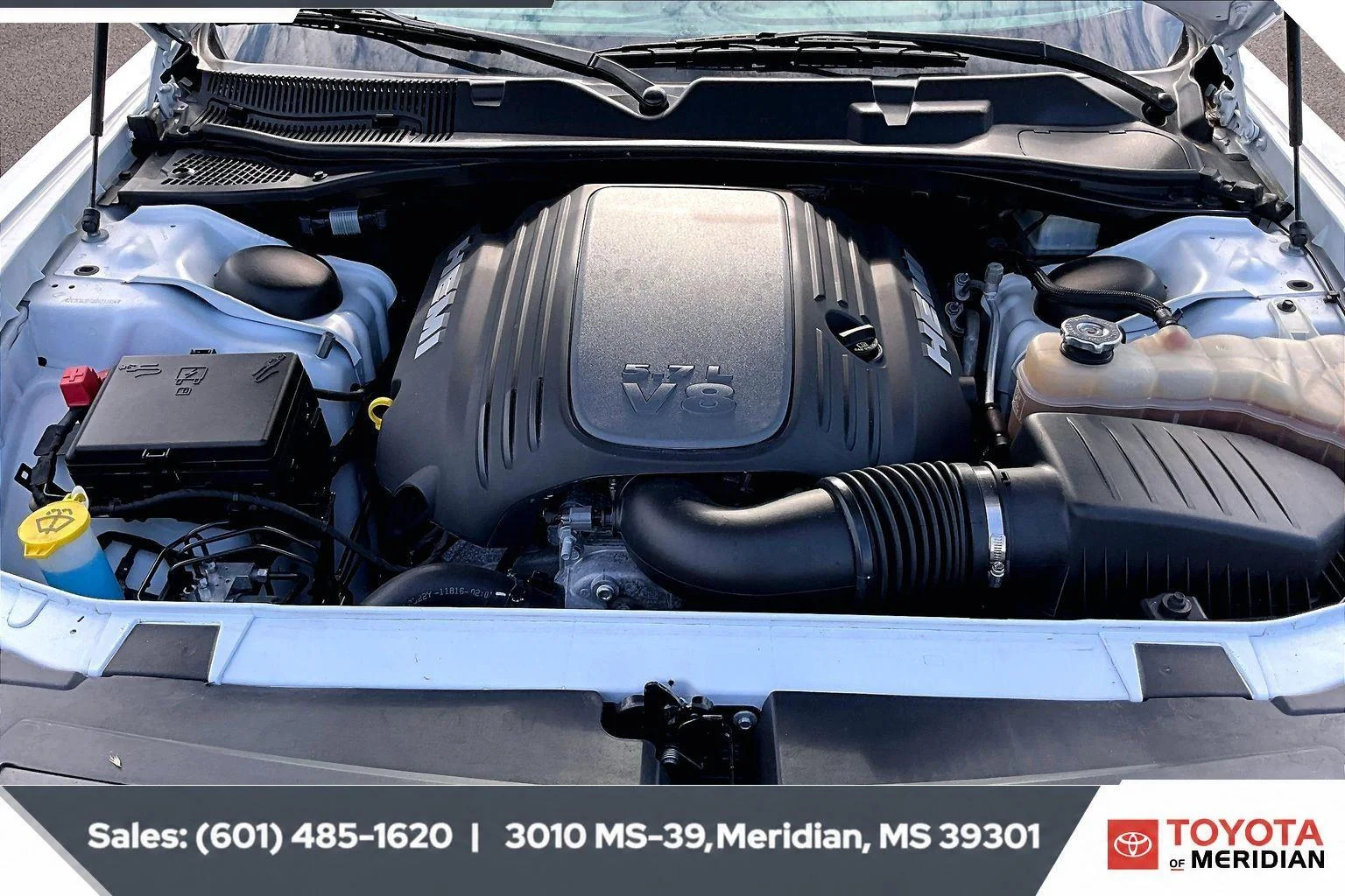 Used 2022 White Knuckle Clearcoat Dodge R/T image 8