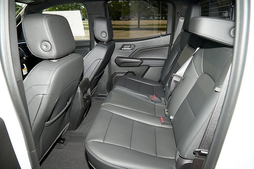 New 2026 Summit White GMC Elevation image 35