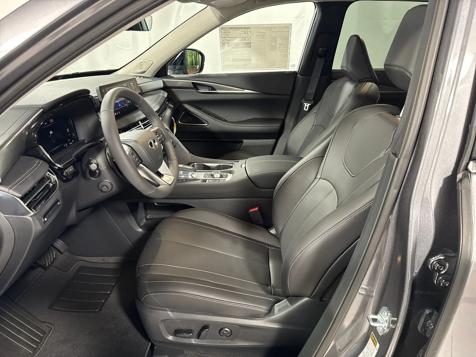 New 2027 GRAPHITE SHADOW INFINITI Luxe AWD image 3