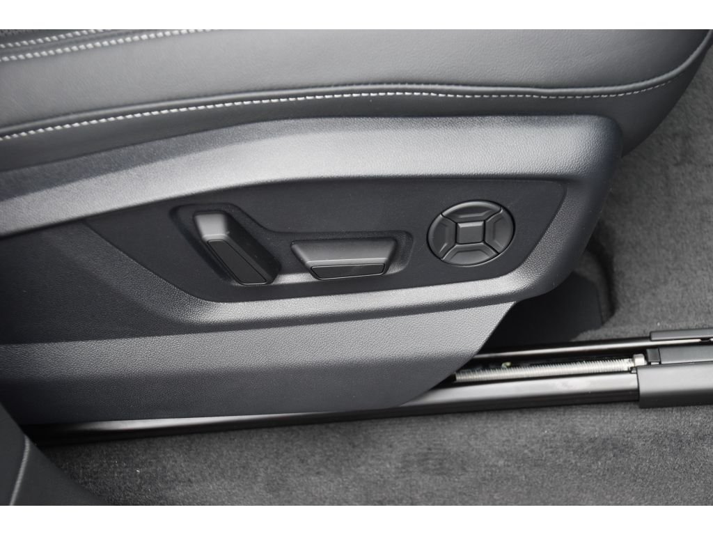 Used 2025 Whi Audi Premium Plus image 34