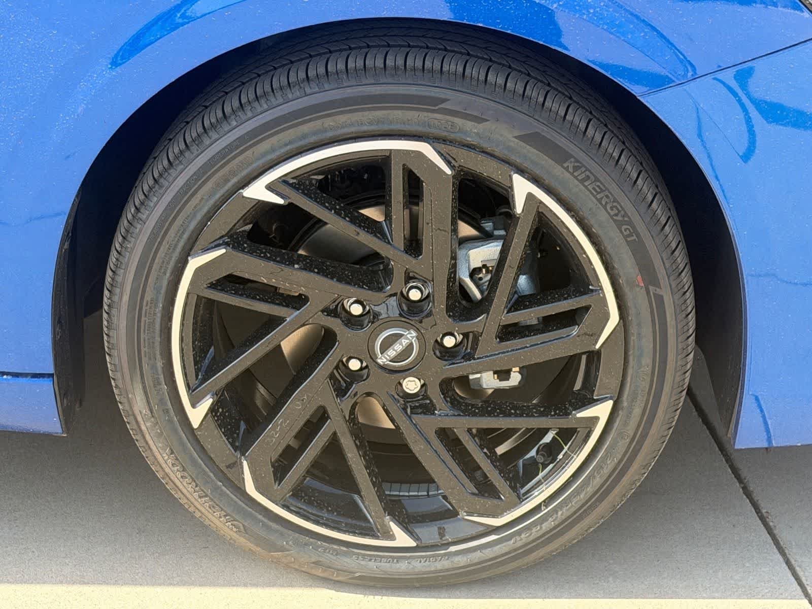 Nueva imagen del Nissan SR 2026 en dos tonos Bluestone Pearl / Super Black, imagen 11