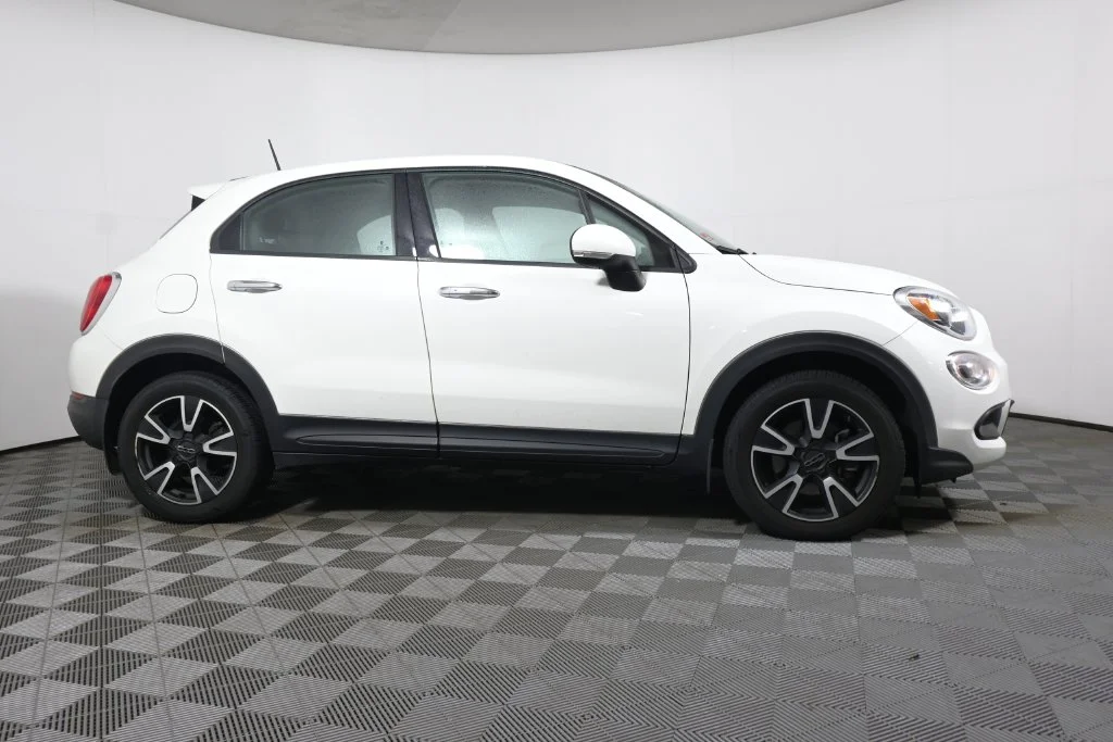 Used 2017 White FIAT Pop image 9