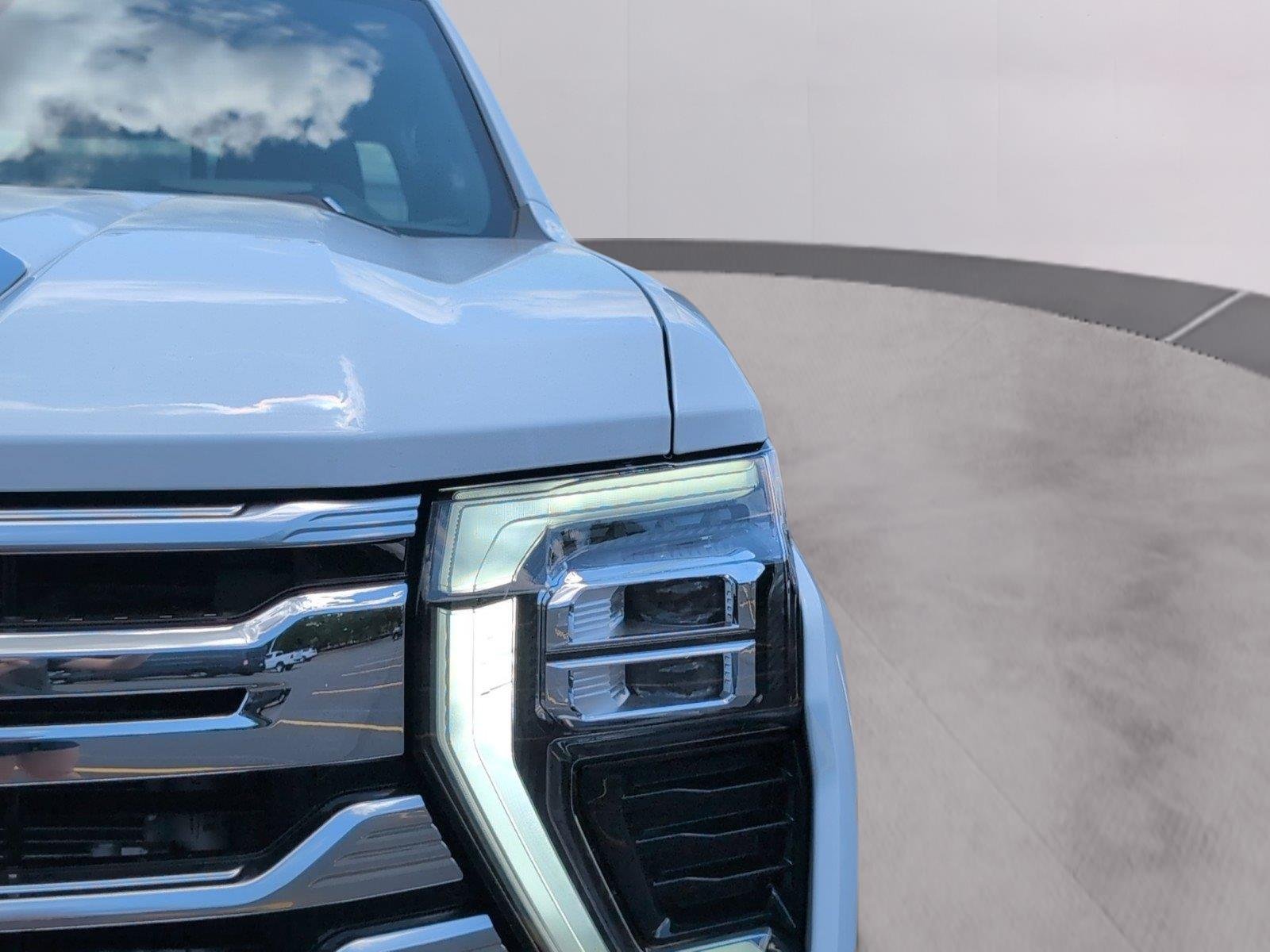 New 2026 Polar White Tricoat Chevrolet High Country image 12
