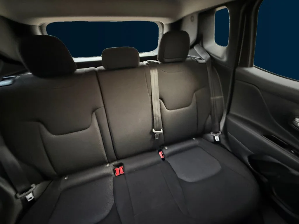 Used 2023 White Jeep Latitude image 18
