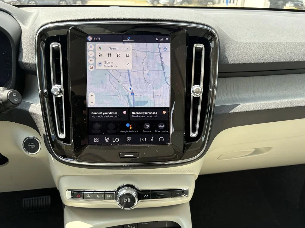 2026 Volvo XC40 Plus - Photo 17