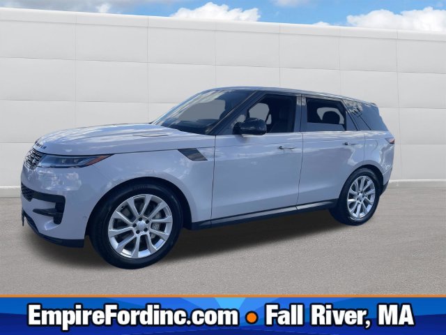Used 2025 Silver Land Rover SE image 1
