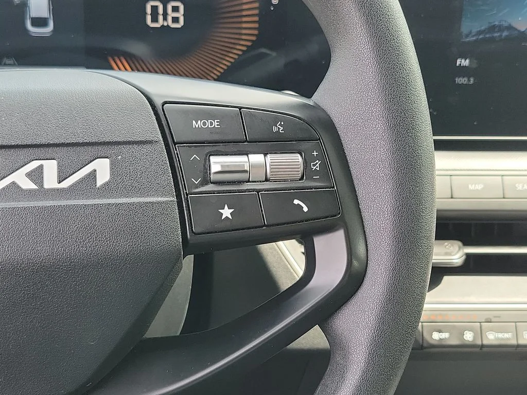 2025 Kia K4 LXS - Photo 25