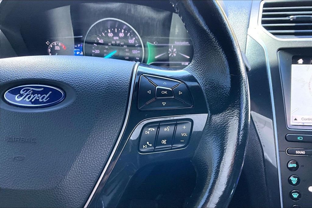 Used 2017 Gray Ford Limited image 21