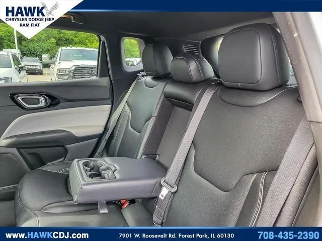 Certified Used 2025 Silver Jeep Limited image 10