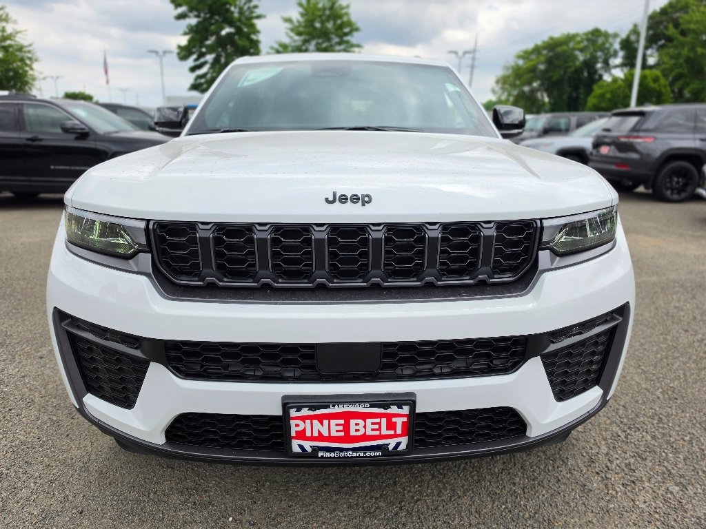 New 2026 Bright White Clear-Coat Exterior Paint Jeep Limited Reserve image 7