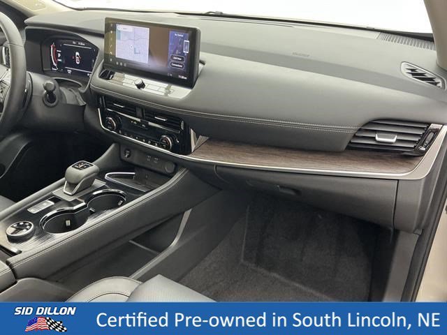 Used 2025 Champagne Silver Metallic Nissan Platinum image 24