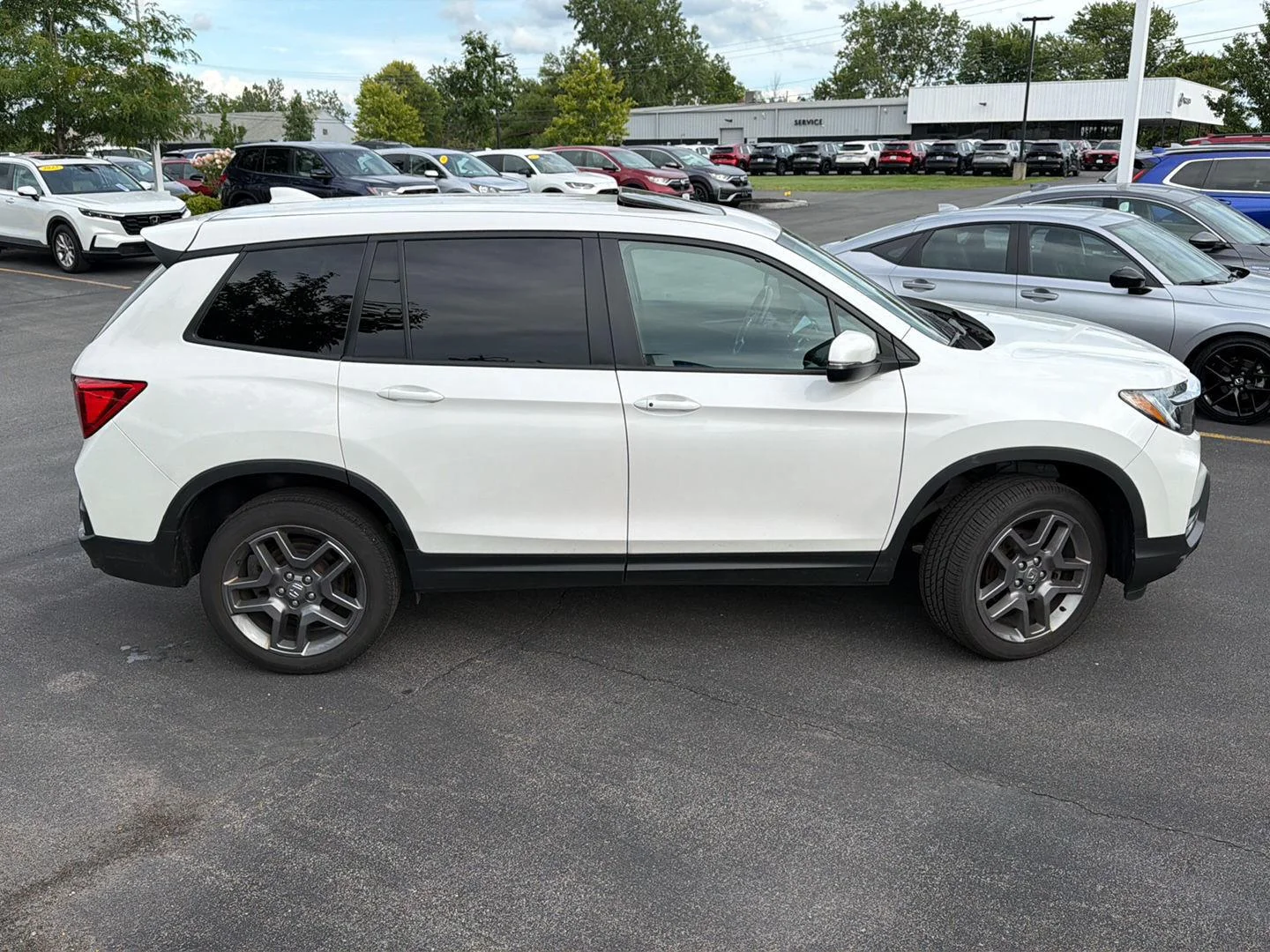 Certified Used 2023 Platinum White Pearl Honda EX-L image 8
