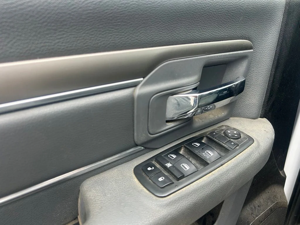 Used 2014 White Ram SLT image 10