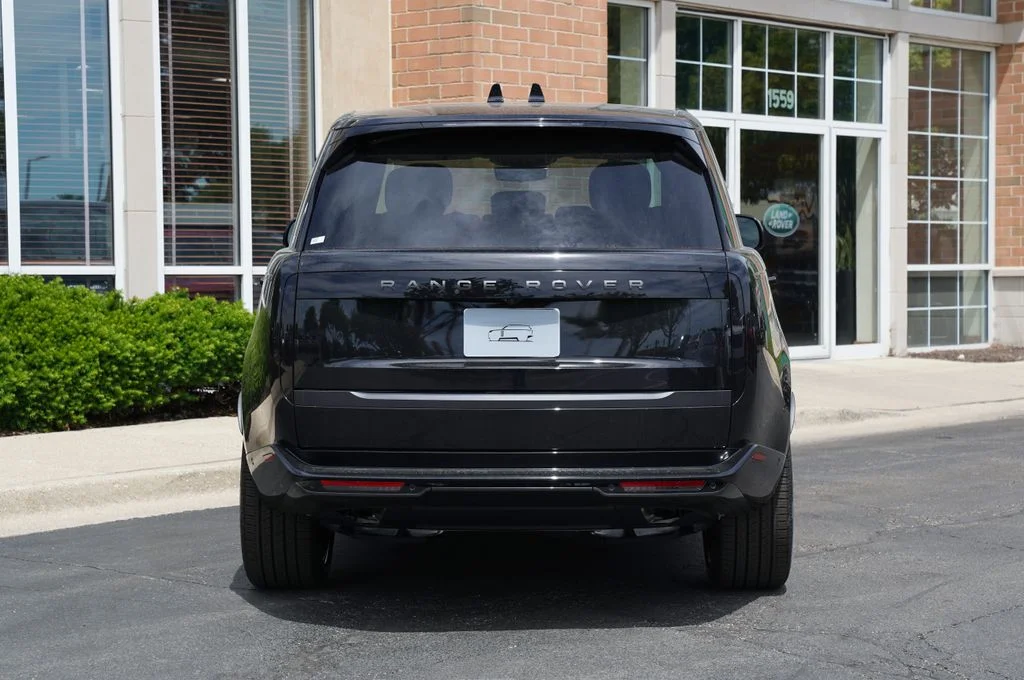 New 2026 Santorini Black Land Rover SE image 5