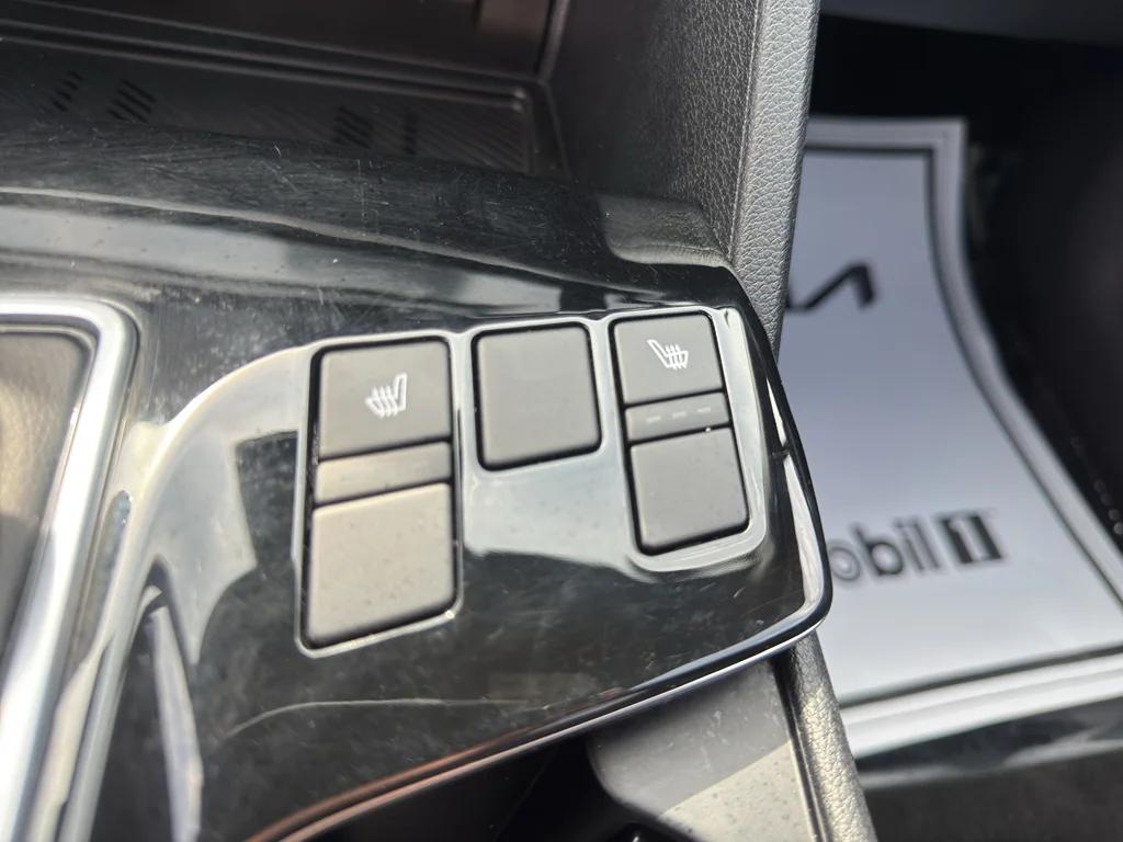 Used 2023 DAWNING RED Kia X-Line image 18