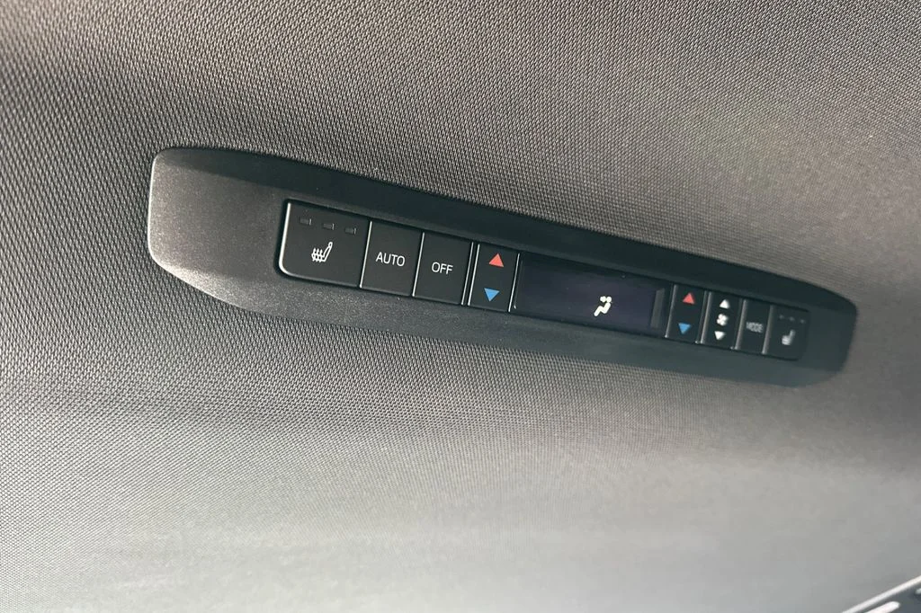 New 2026 Wind Chill Pearl <sup>1</sup> Toyota  Platinum image 14