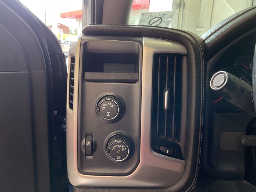 Used 2017 Blue GMC SLE image 18