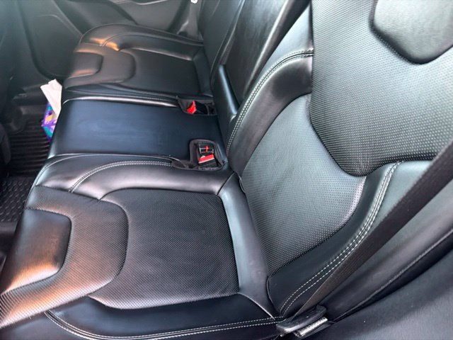 Used 2021 Gray Jeep Latitude Lux image 15