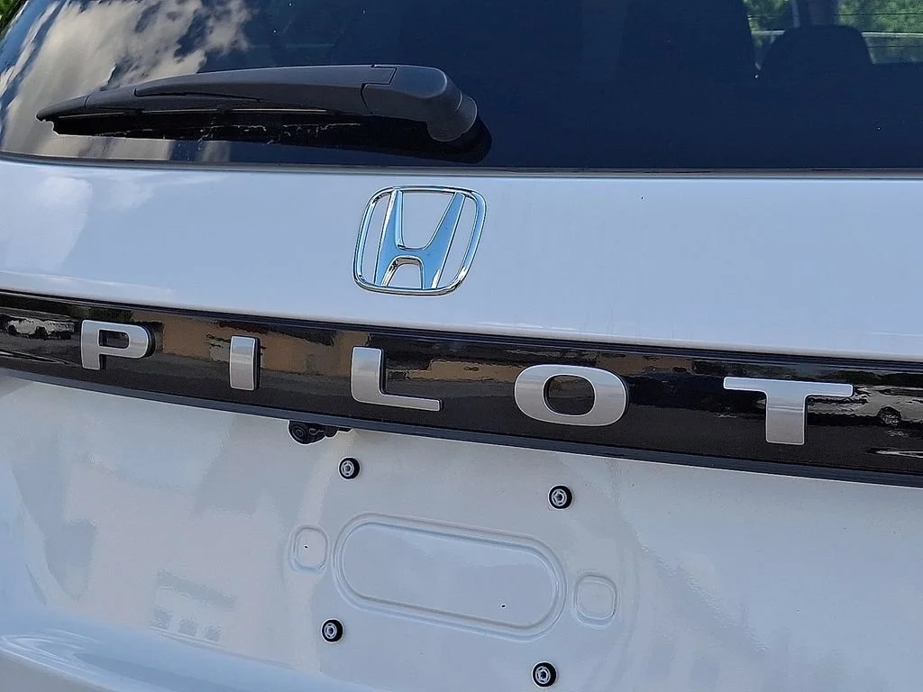 New 2026 Platinum White Pearl Honda Elite image 5