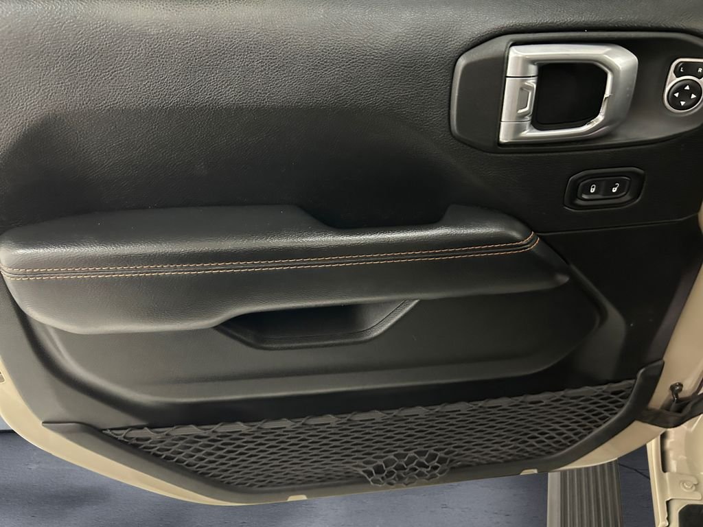 Used 2020 Beige Jeep Mojave image 12
