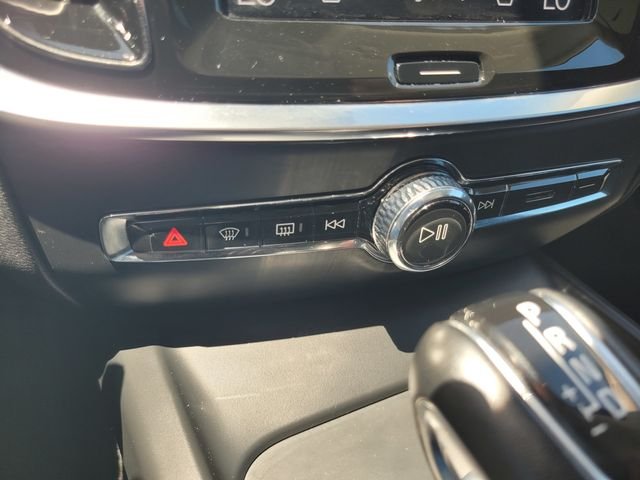 Used 2020 White Volvo T5 image 25