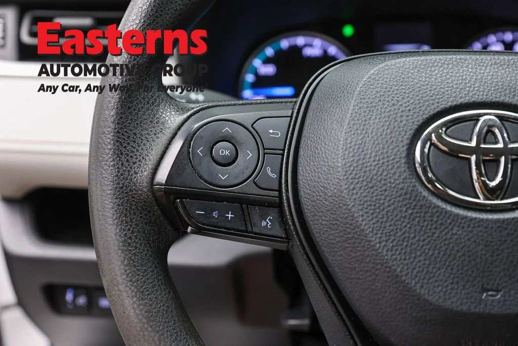 Used 2022 White Toyota XLE image 15