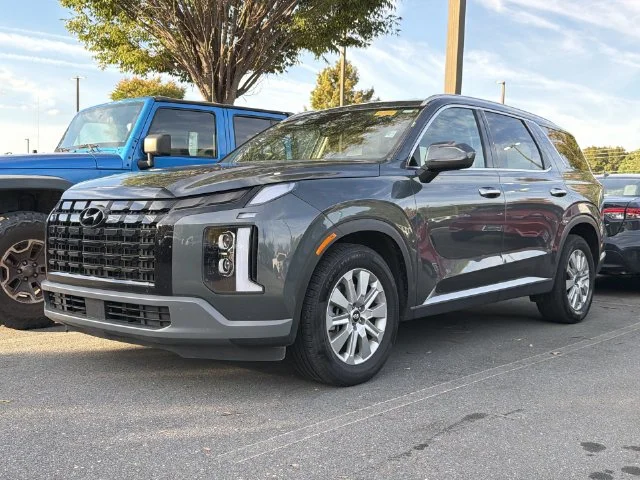 Used 2025 Gray Hyundai SEL image 2