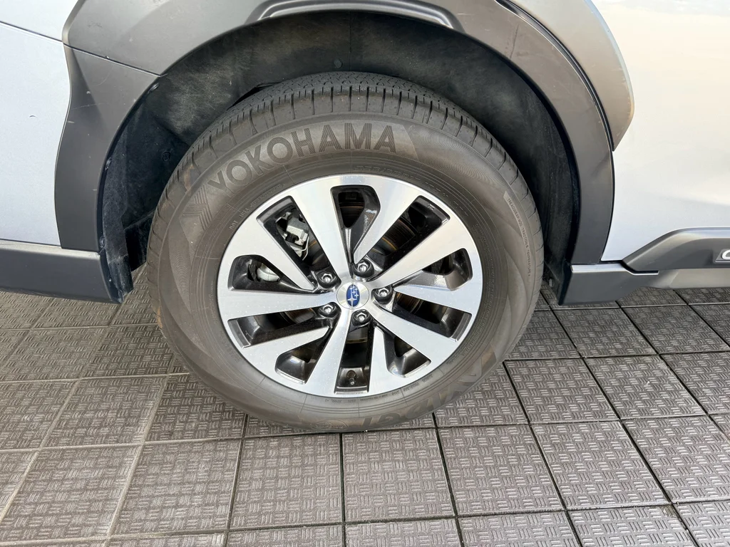 Used 2025 Ice Silver Metallic Subaru Premium image 29