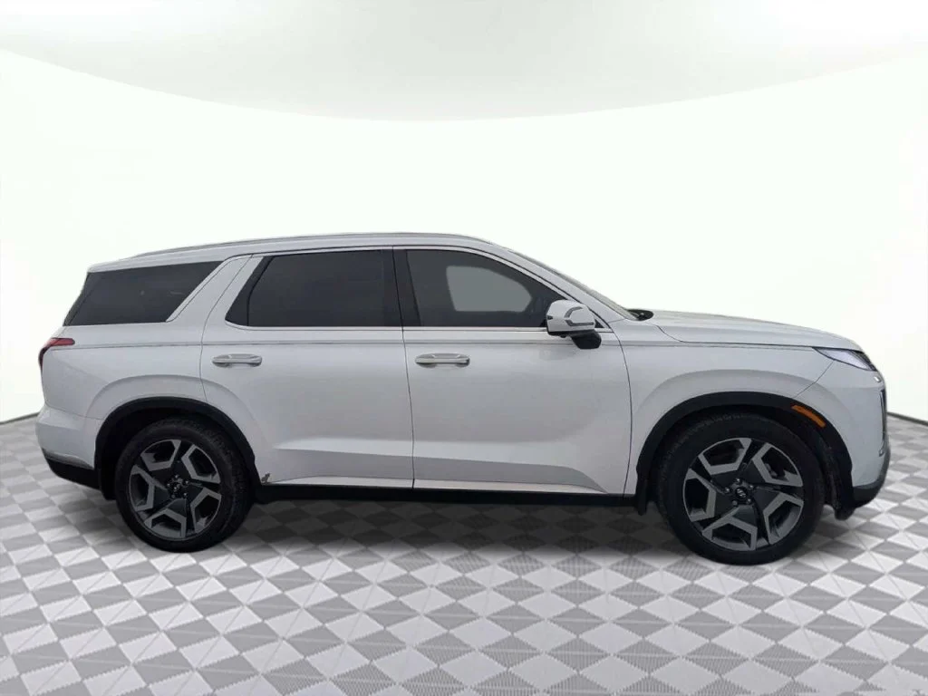 Used 2024 White Hyundai Limited image 2