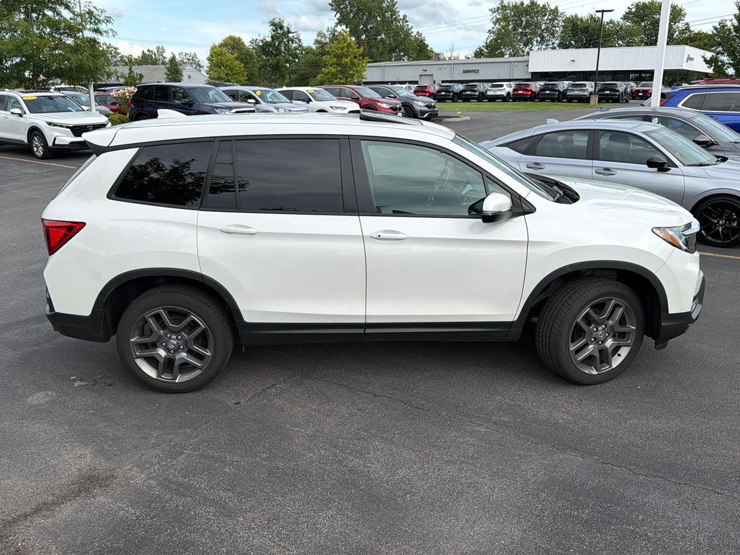 Used 2023 Platinum White Pearl Honda EX-L image 8