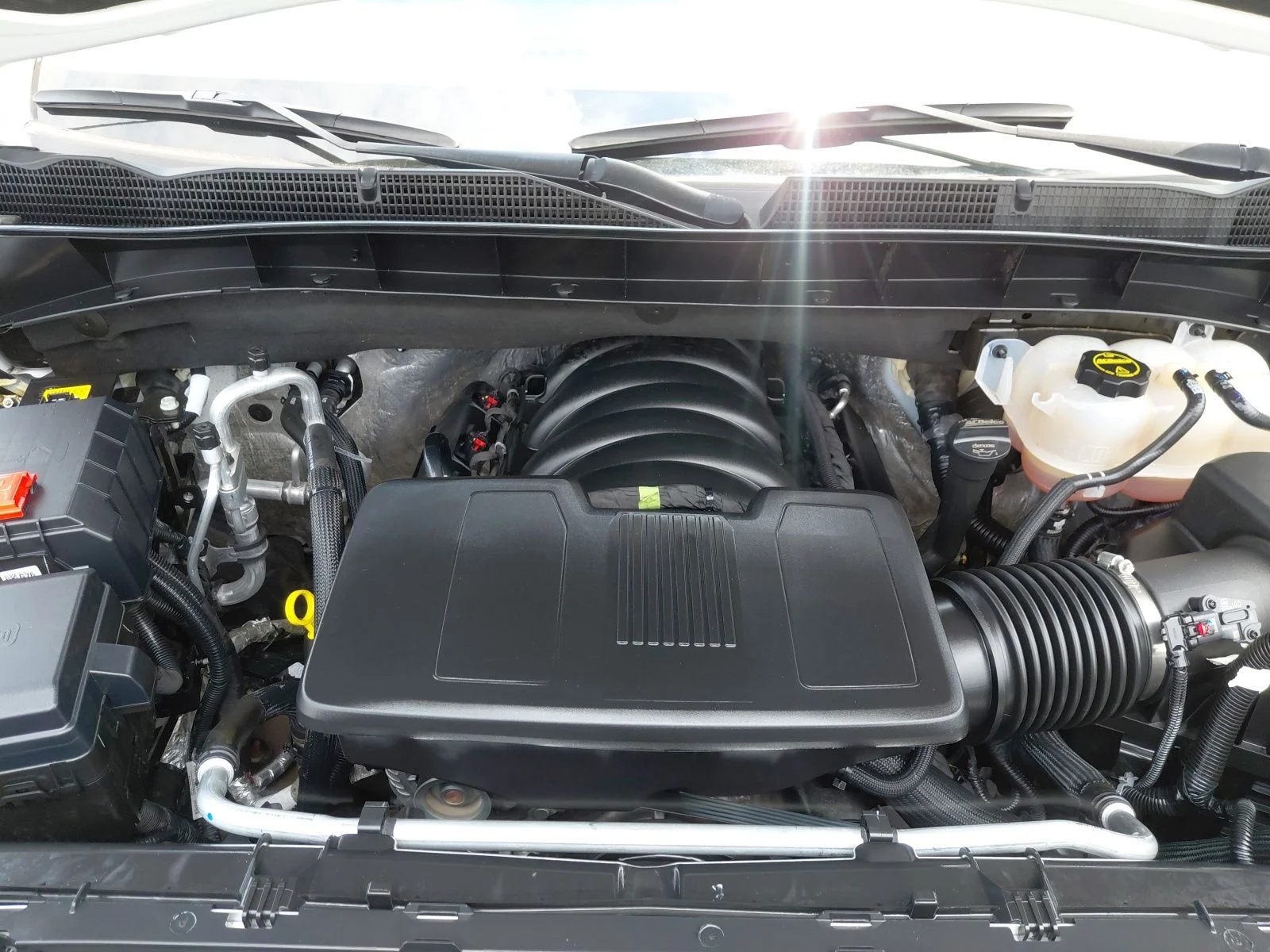 Used 2025 White GMC SLT image 18