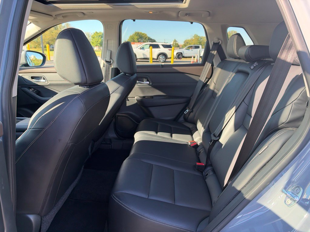 Used 2023 Gray Nissan SL image 12