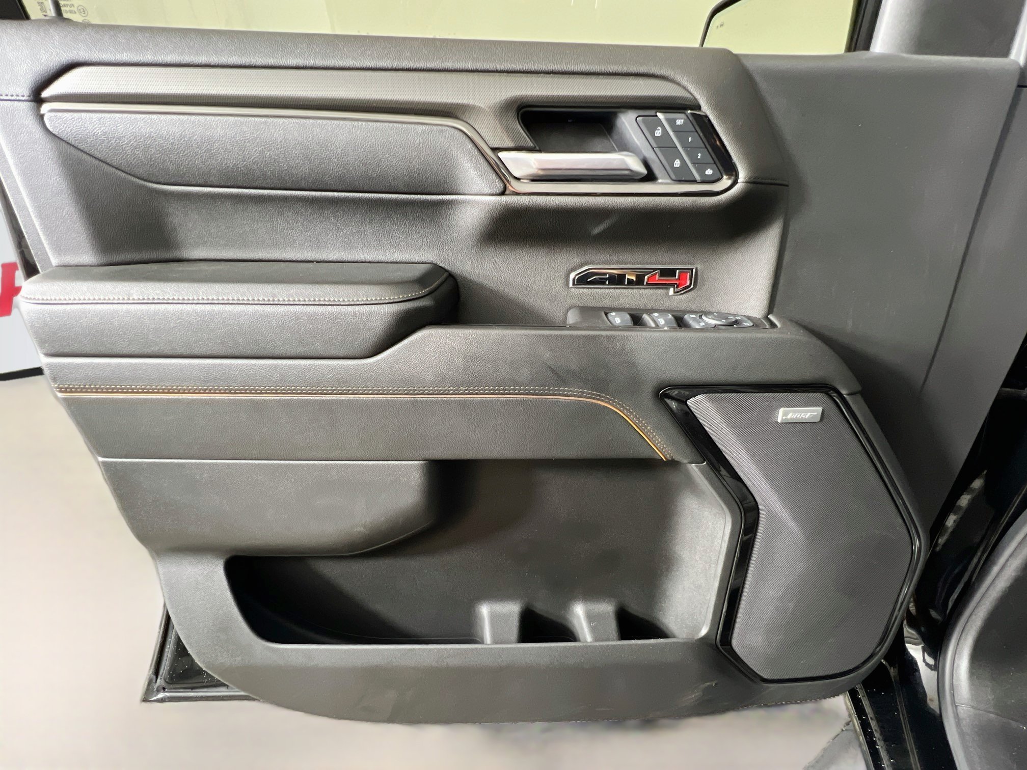 Used 2025 Onyx Black GMC AT4 image 33