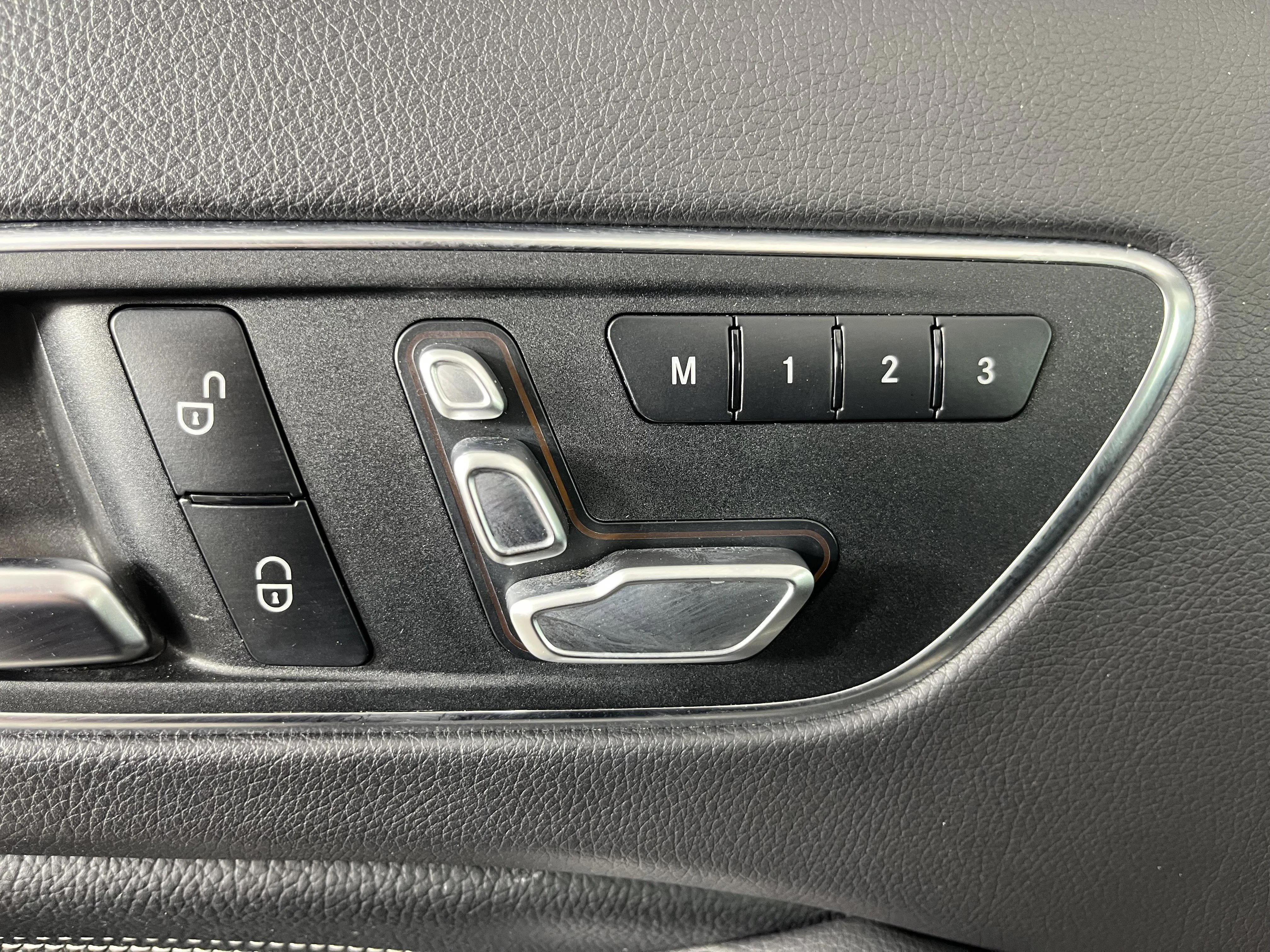 Used 2019 Mountain Grey Metallic Mercedes-Benz GLA 250 image 19