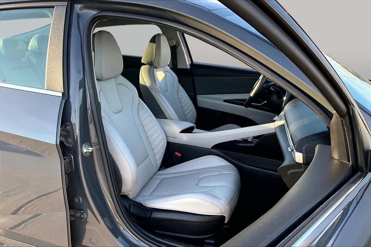 Used 2025 Ultimate Red Hyundai SEL Sport image 9