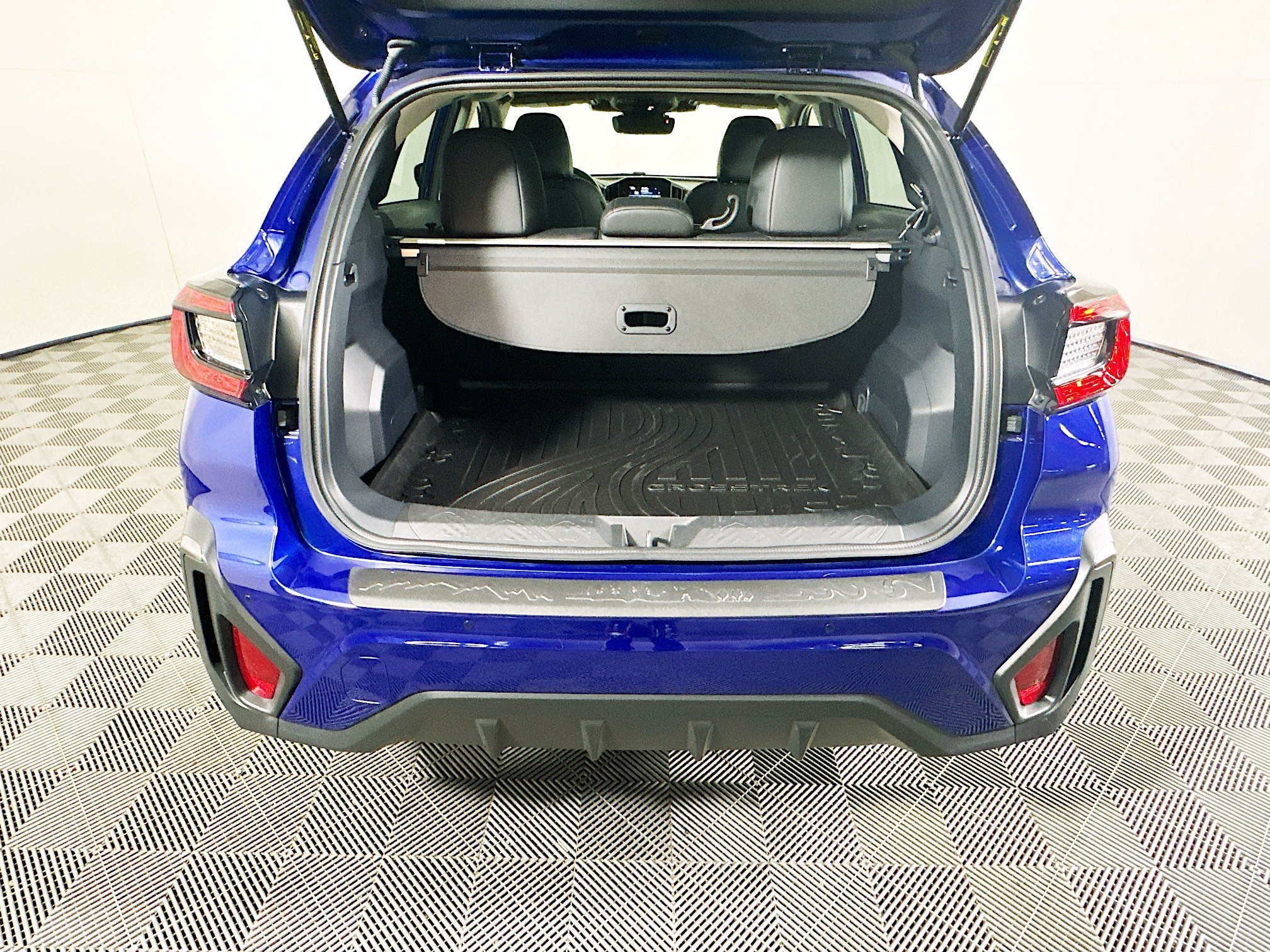 Used 2025 Sapphire Blue Pearl Subaru Limited image 31