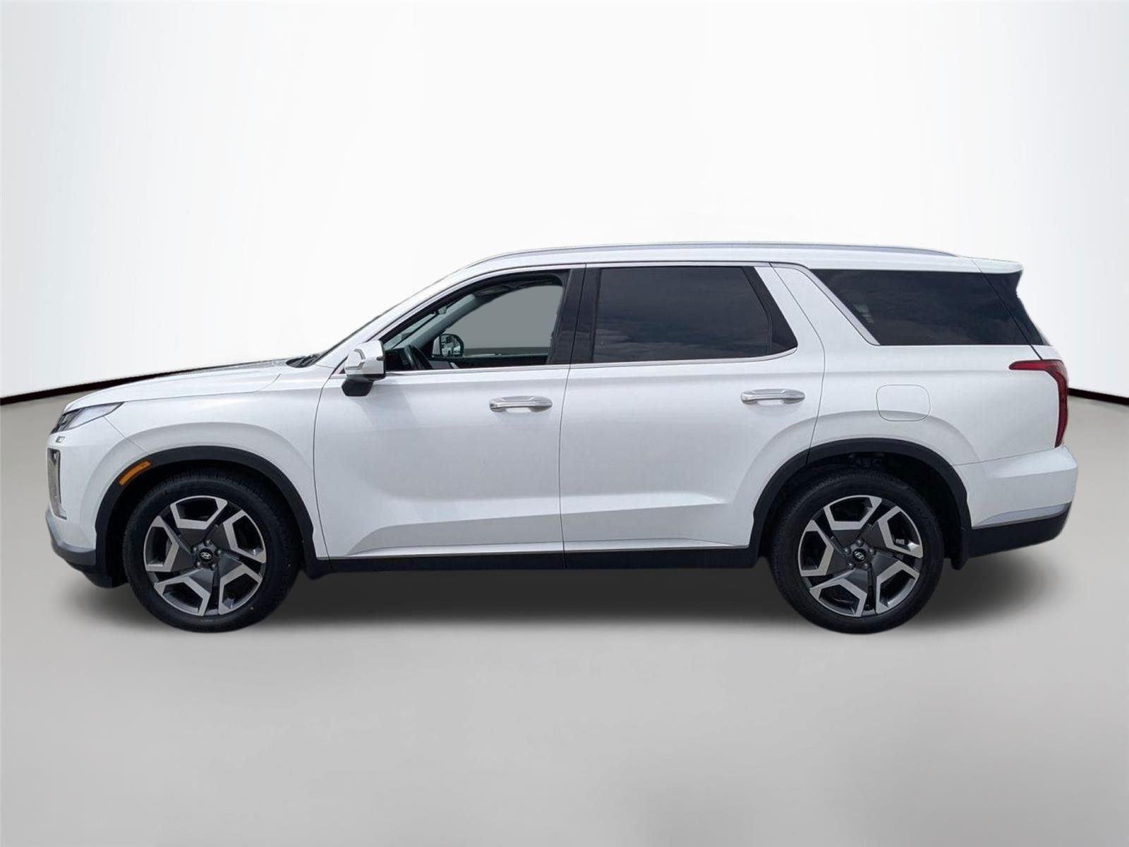 Used 2023 Silver Hyundai SEL image 9